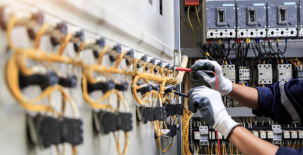 Professional Electrician technician working in Meridian Hills, IN